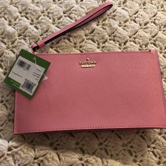 kate spade Handbags - NWT Kate Spade Cameron Street Ariah Wristlet